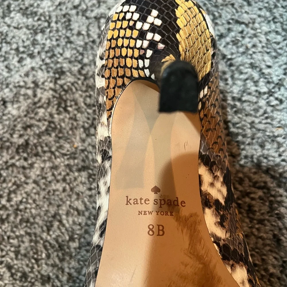 Kate Spade Black and Yellow Snake skin Print Heels size 8 - Picture 3 of 3